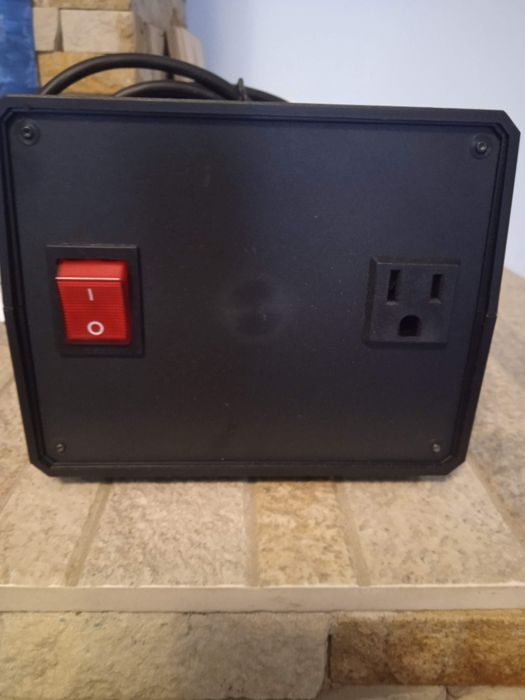 Преобразователь с 220В на 110В 1800 Вт.