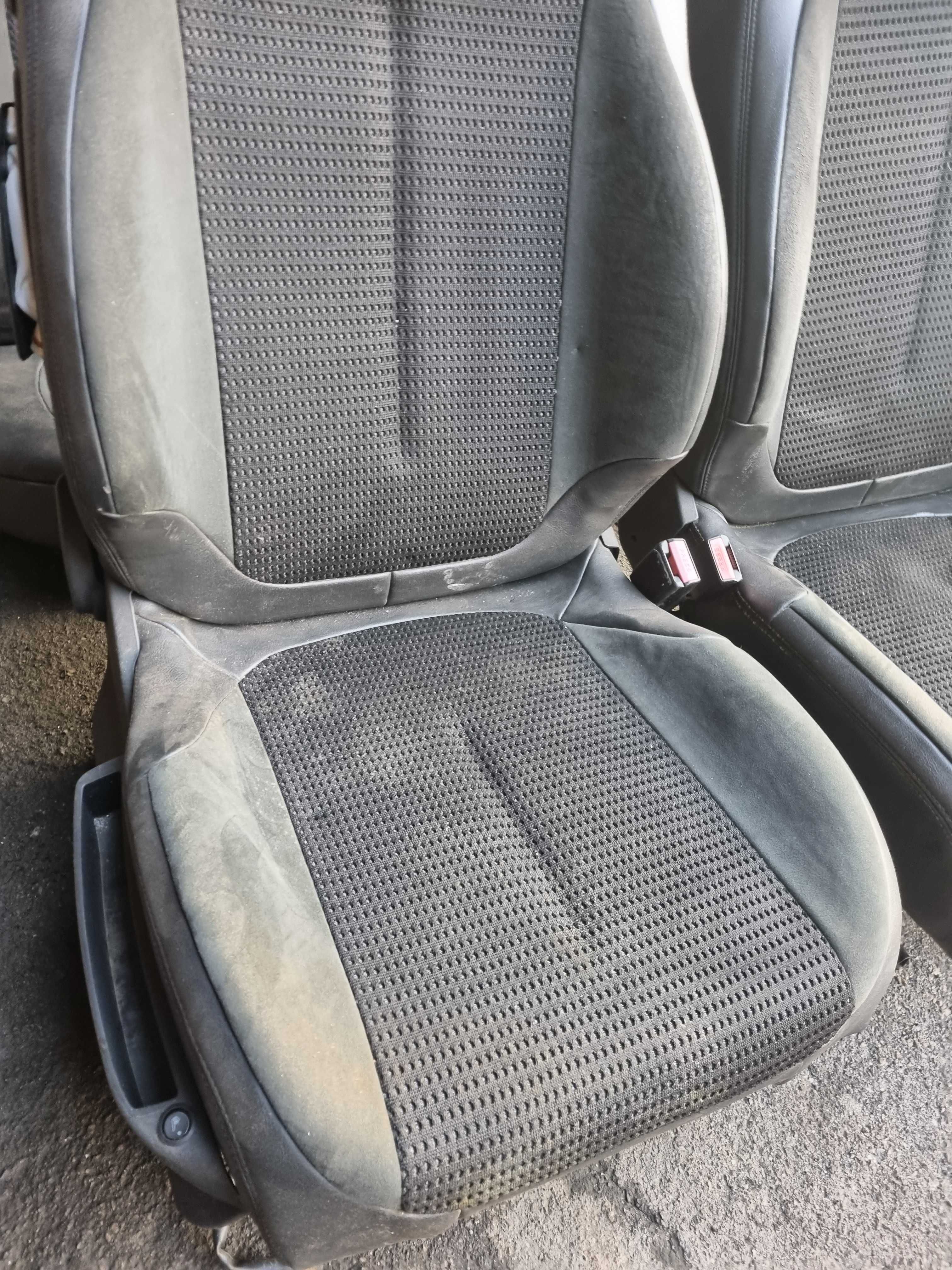 Передние сиденья Citroen C4 купе