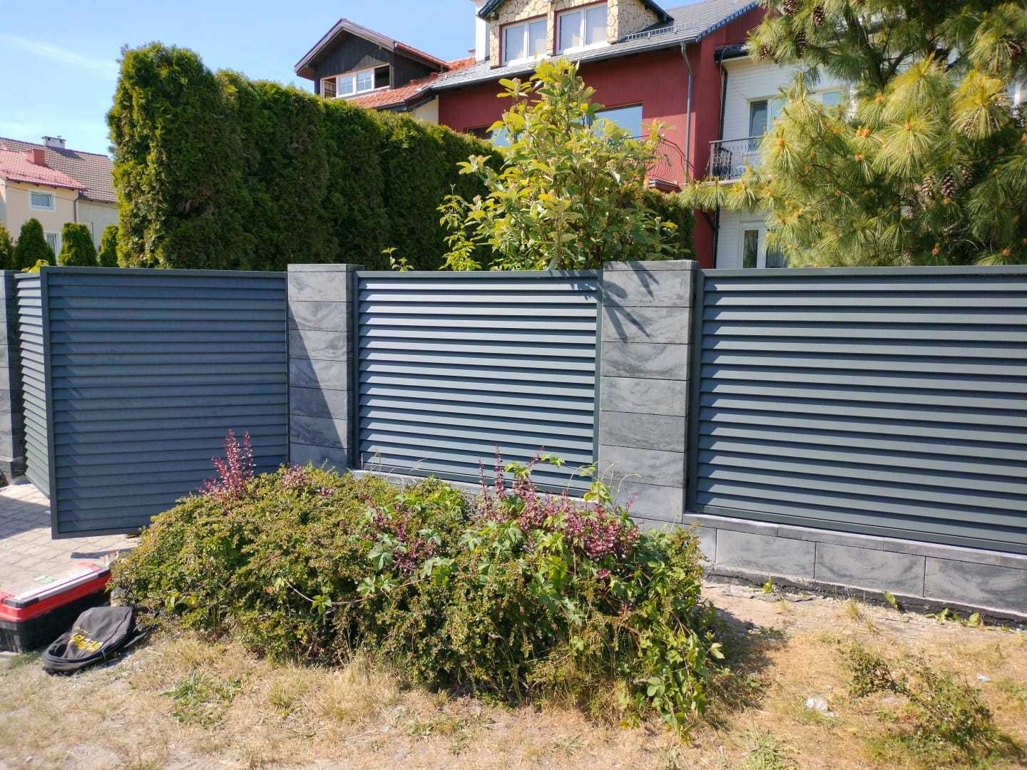 Brama dwuskrzydłowa żaluzjowa 4x1,5 m+ furtka 1x1,5. Grube słupy