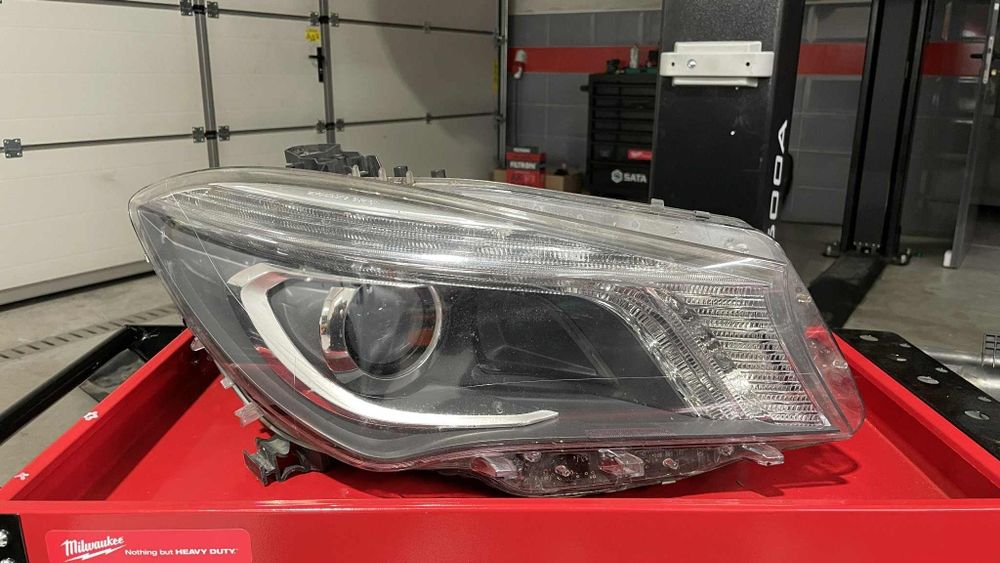 Lampa xenon nieskretny mercedes cla w117