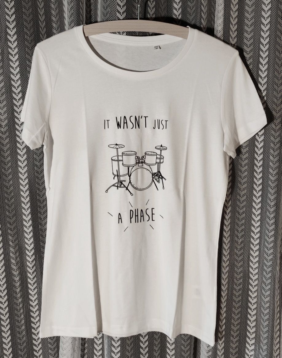 T-shirts "Não Era Apenas Uma Fase" brancas mulher II