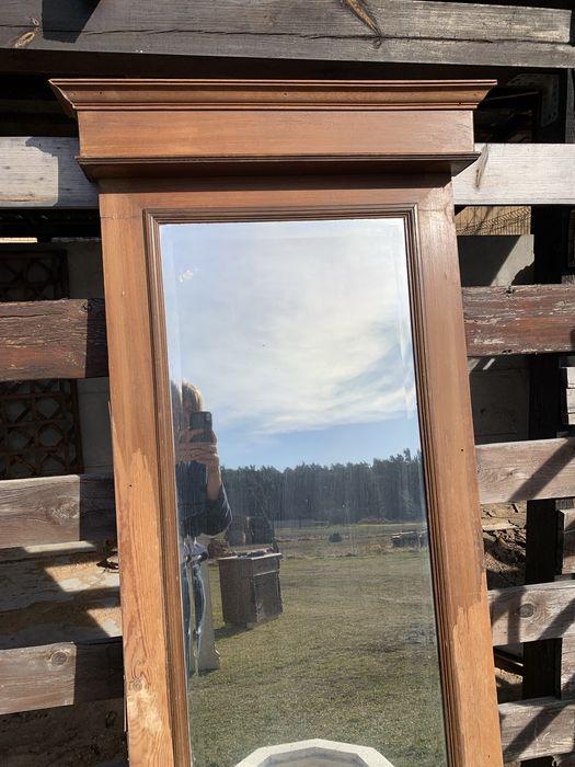 Stylowe lustro z górką