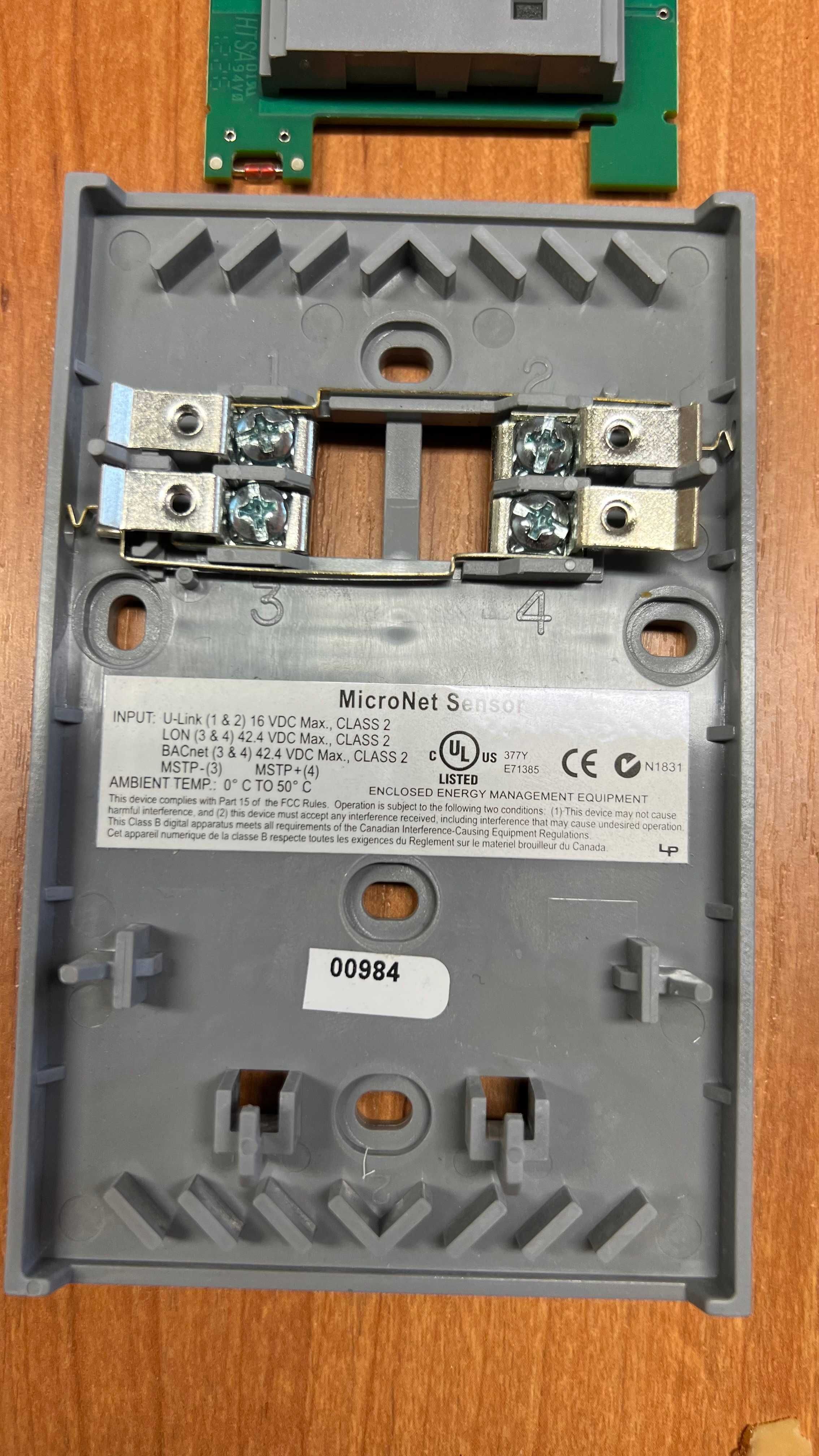 Zadajnik temperatury,  Czujnik strefowy Micro-Net MN-S4-FCS Schneider