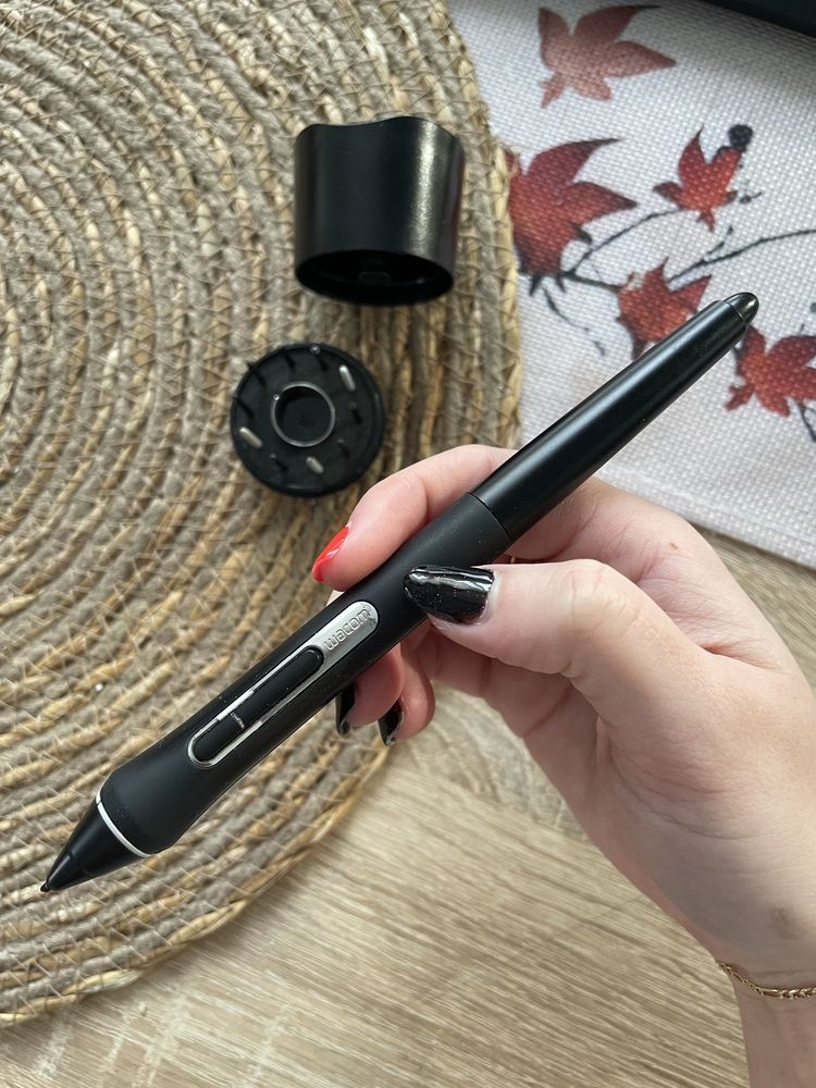 Tablet graficzny ekranowy piórkowy Wacom Cintiq 16