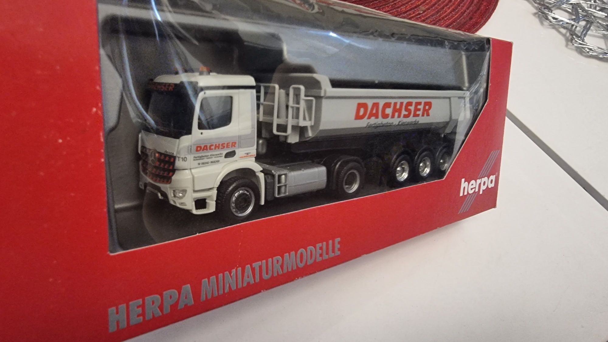 Mercedes Arocs herpa 1.87 z naczepą "Dachser"