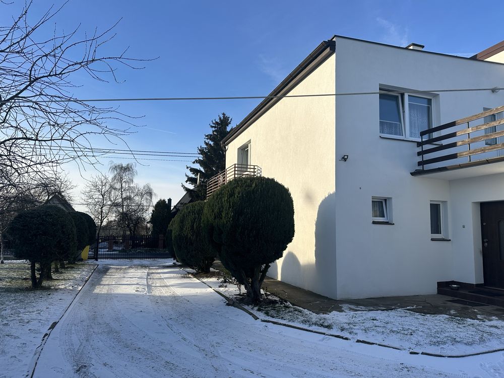 Dom z garażami i pomieszczeniami gospodarczymi