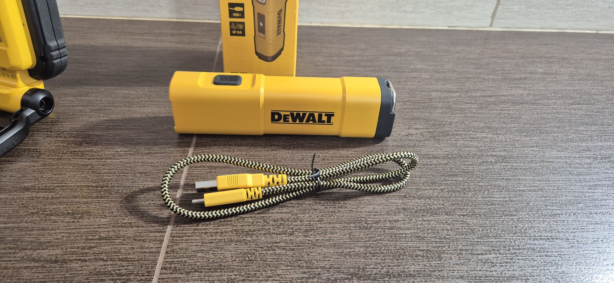 Latarki DeWALT DCL182 i DCL183