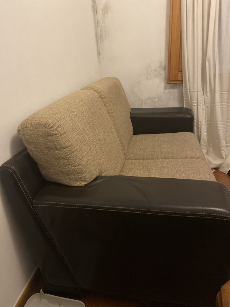 Sofa em cabedal bem estimado