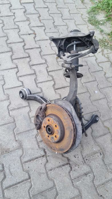 Zwrotnica zawieszenia prawy  przód Audi a4 b8 a5 q5