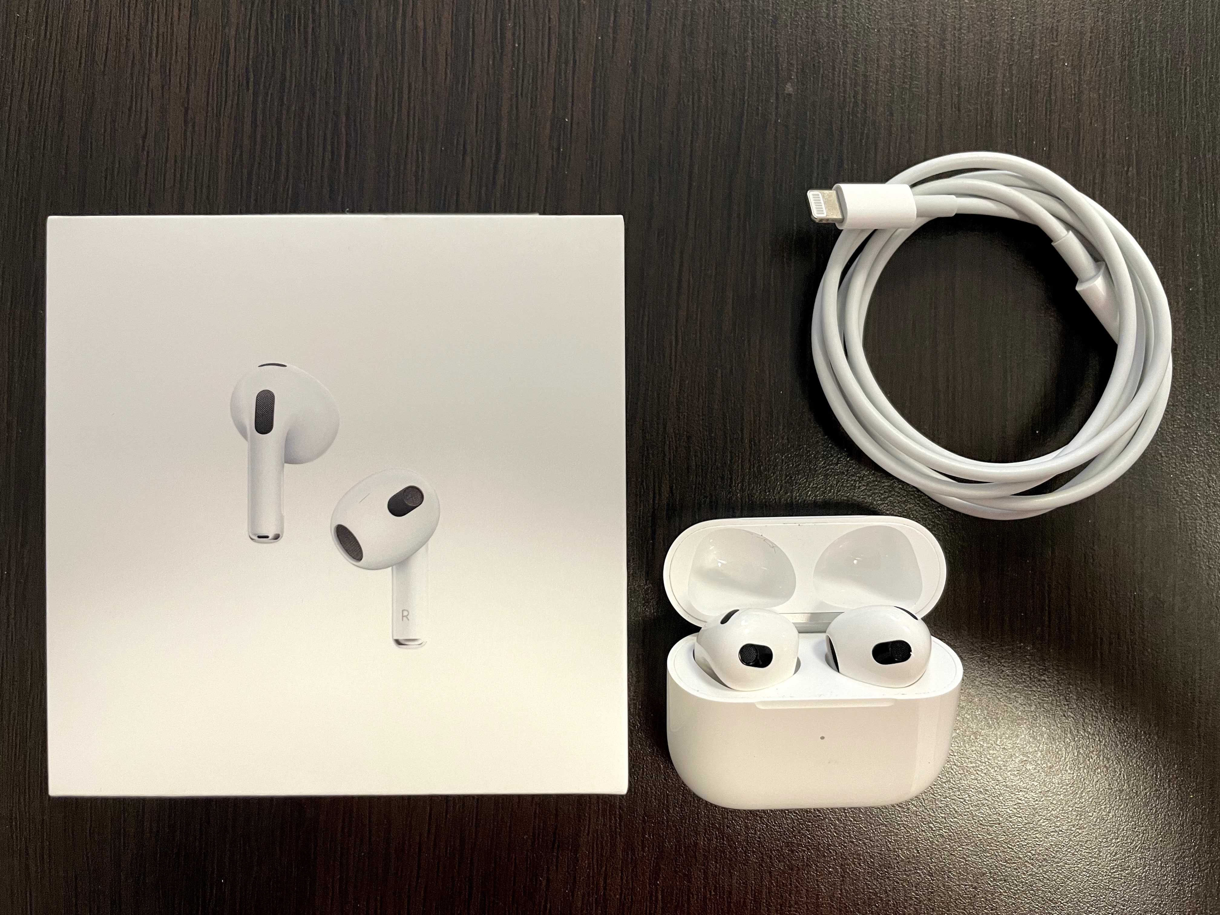 Sprzedam tanio słuchawki bezprzewodowe AirPods 3 generacji firmy Apple