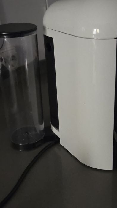 Máquina café Nespresso Vertuo Plus White