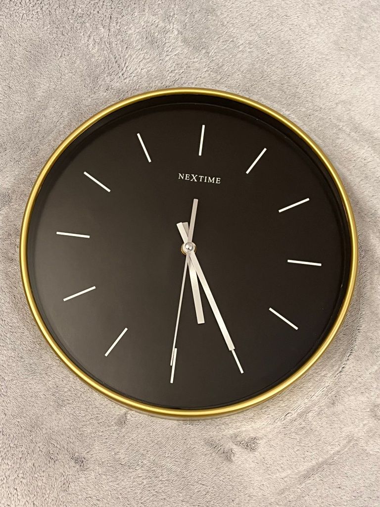 Zegar ścienny firmy Nextime, średnica = 30 cm
