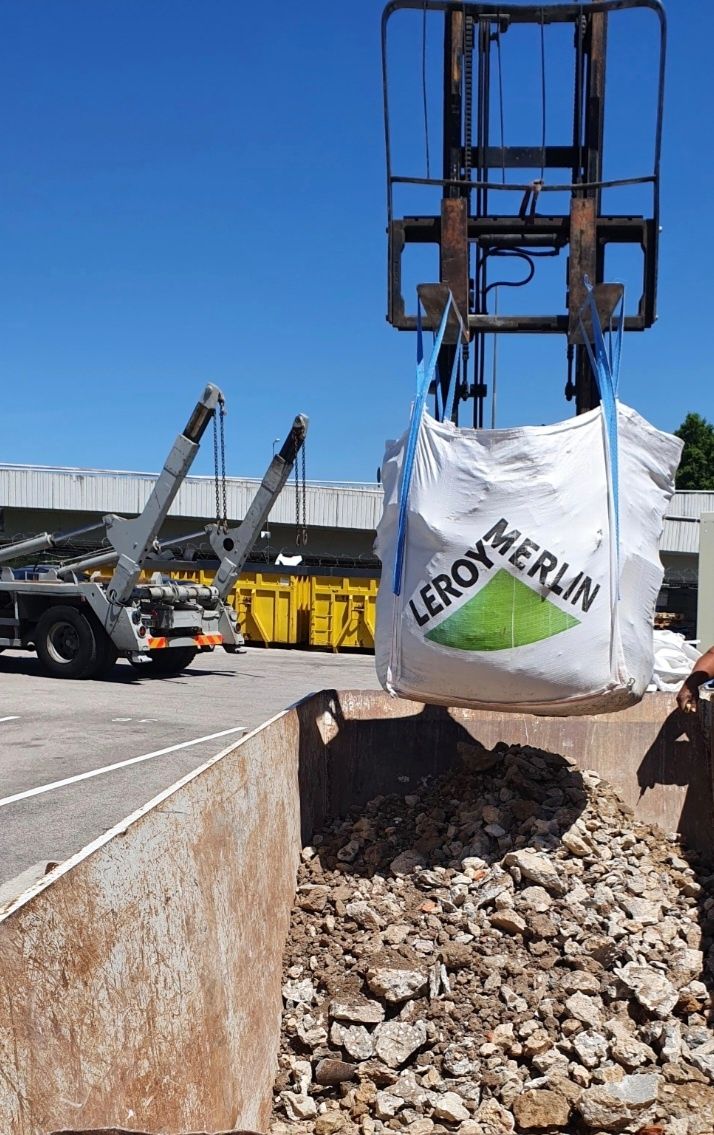 SALVATERRA de MAGOS contentores e carrinhas para recolha de entulho