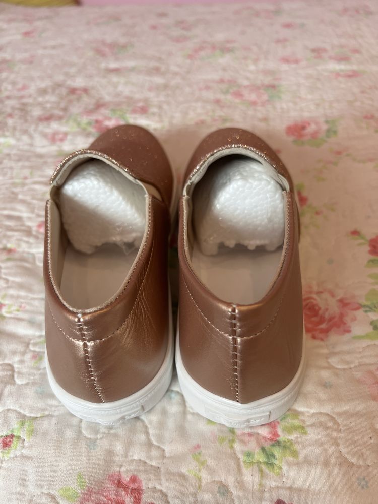 Nowe buty półbuty wsuwane Deezee r. 39 błyszczące