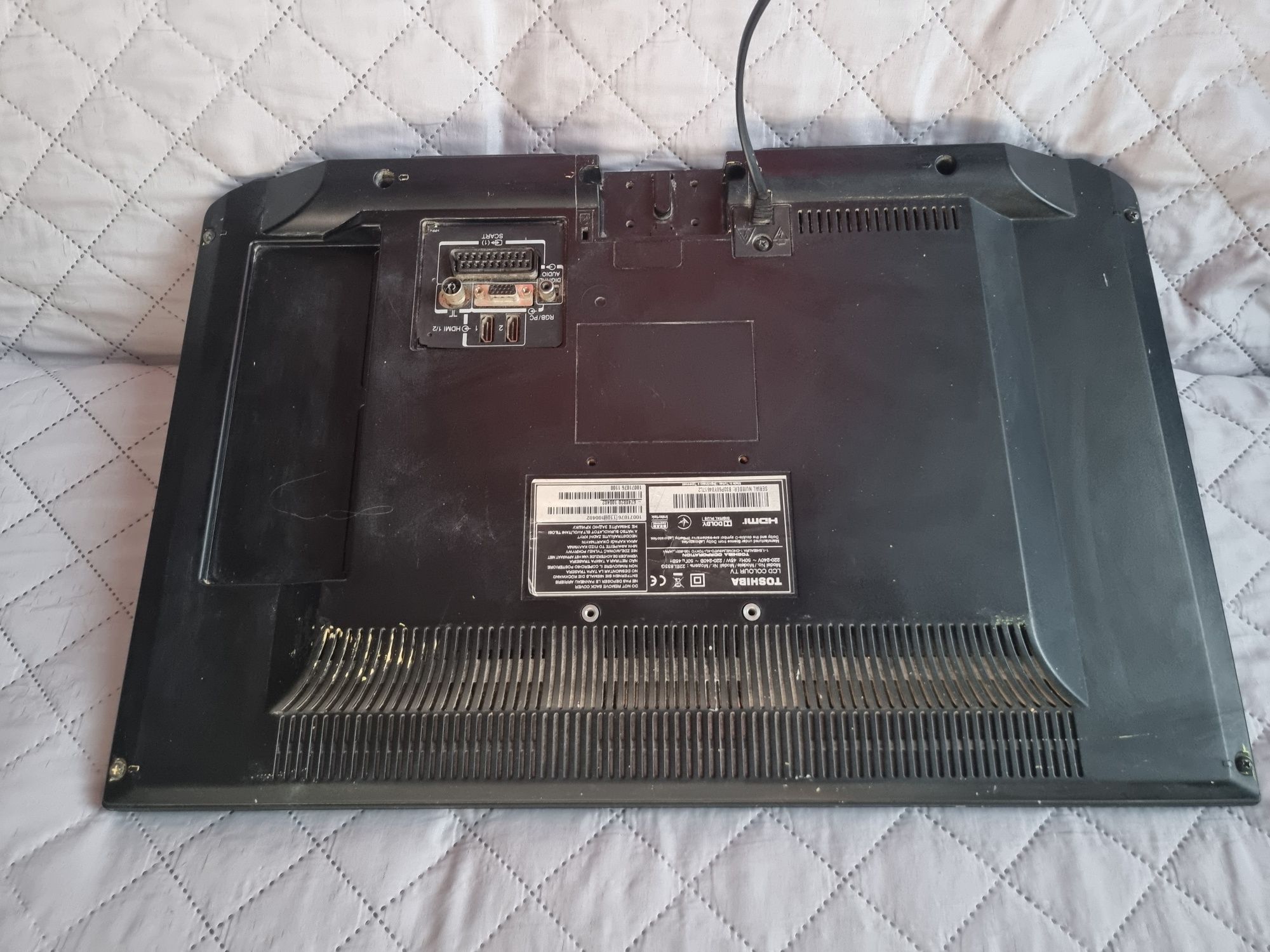 Mały telewizor  LED Toshiba 22 całe