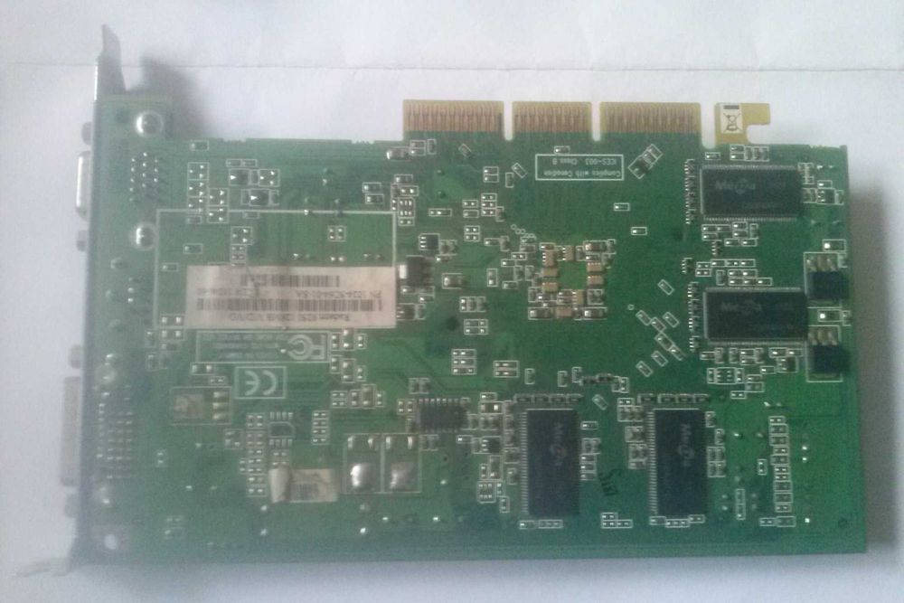 Видеокарта  Radeon 9250    Відеокарта Gainward GeForce