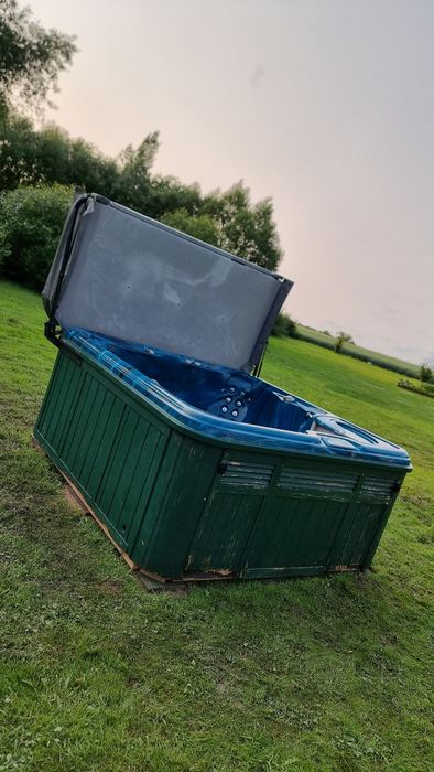 Jacuzzi basen whirlpool  Sundance Spas w dobrym stanie OKAZJA

Sprzeda