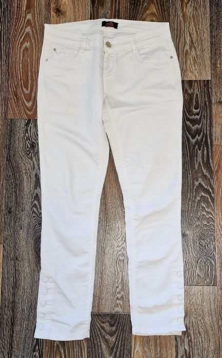 Жіночі білі стрейчові джинси