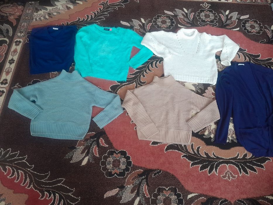 Zestaw sweterków dla  dziewczynki