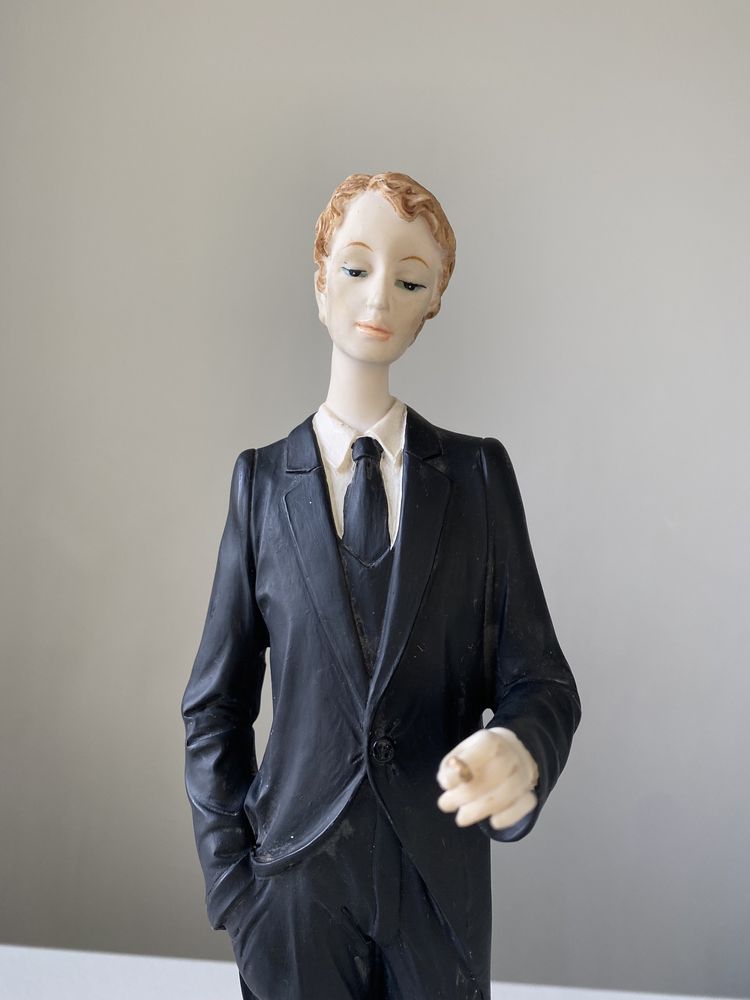 фигурка статуэтка жених с кольцом на  подставке свадьба полистоун 36см