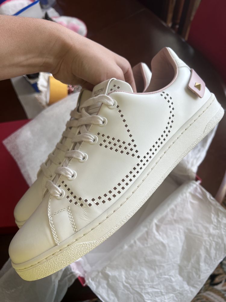 Кросівки валентіно valentino