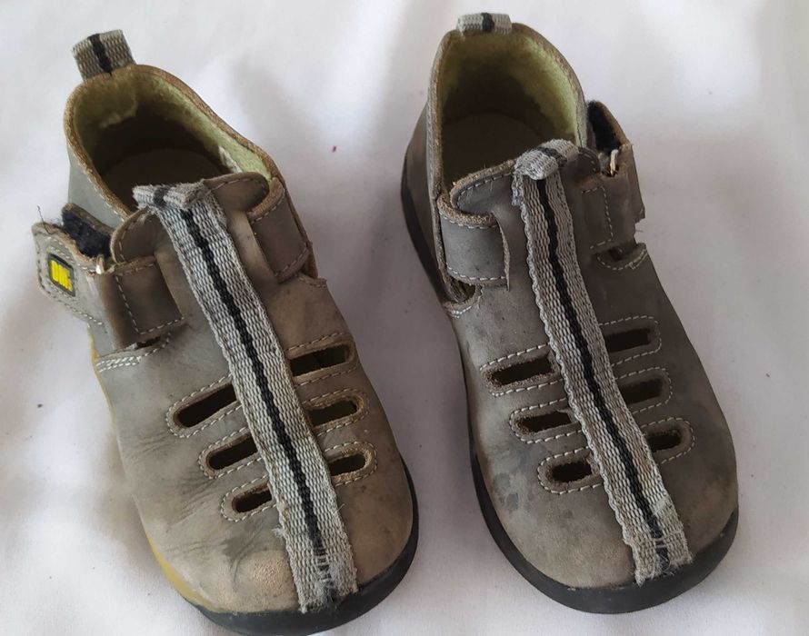 Buty dziecięce – DM’s – sandały