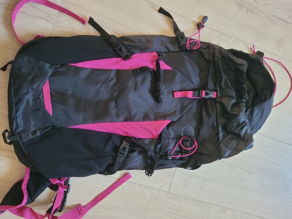 Plecak trekkingowy 26l NOWY Go Active czarny z różem