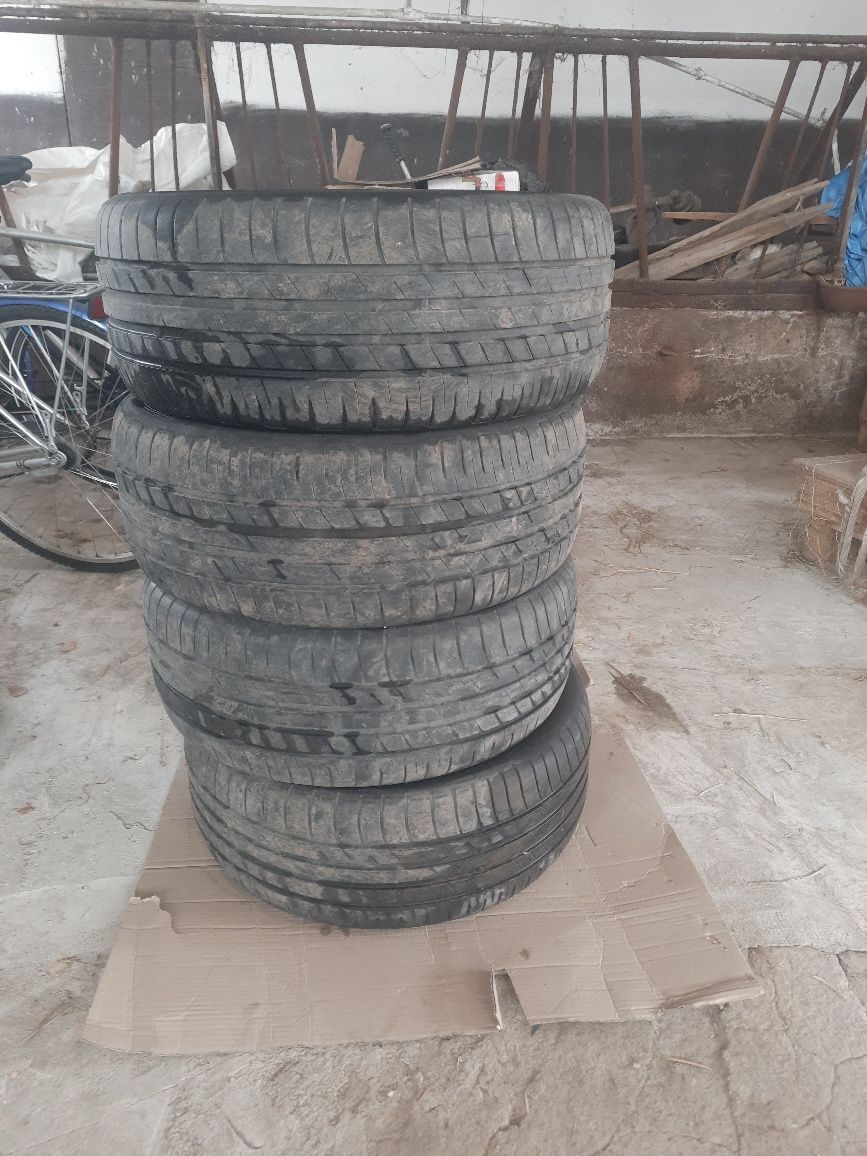 Goodyear 215/50 r17 6mm 2018r