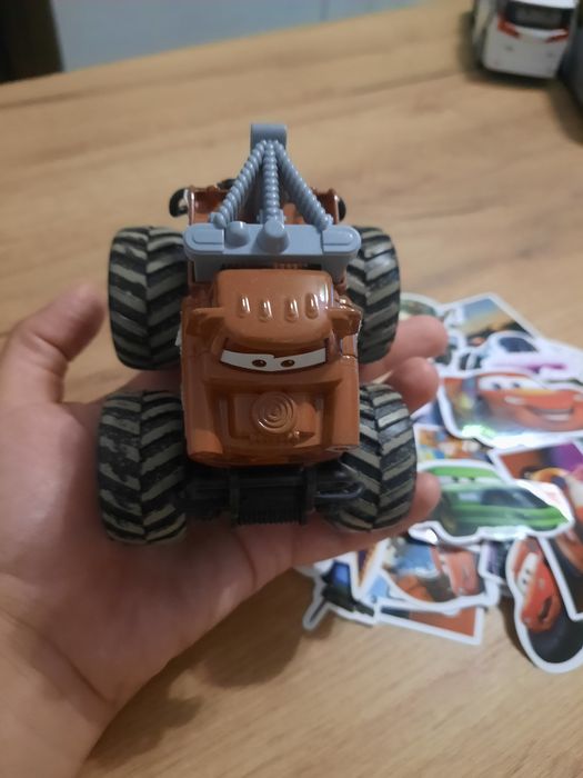 Auto złomek plus dużo naklejek z zygzaka McQueena