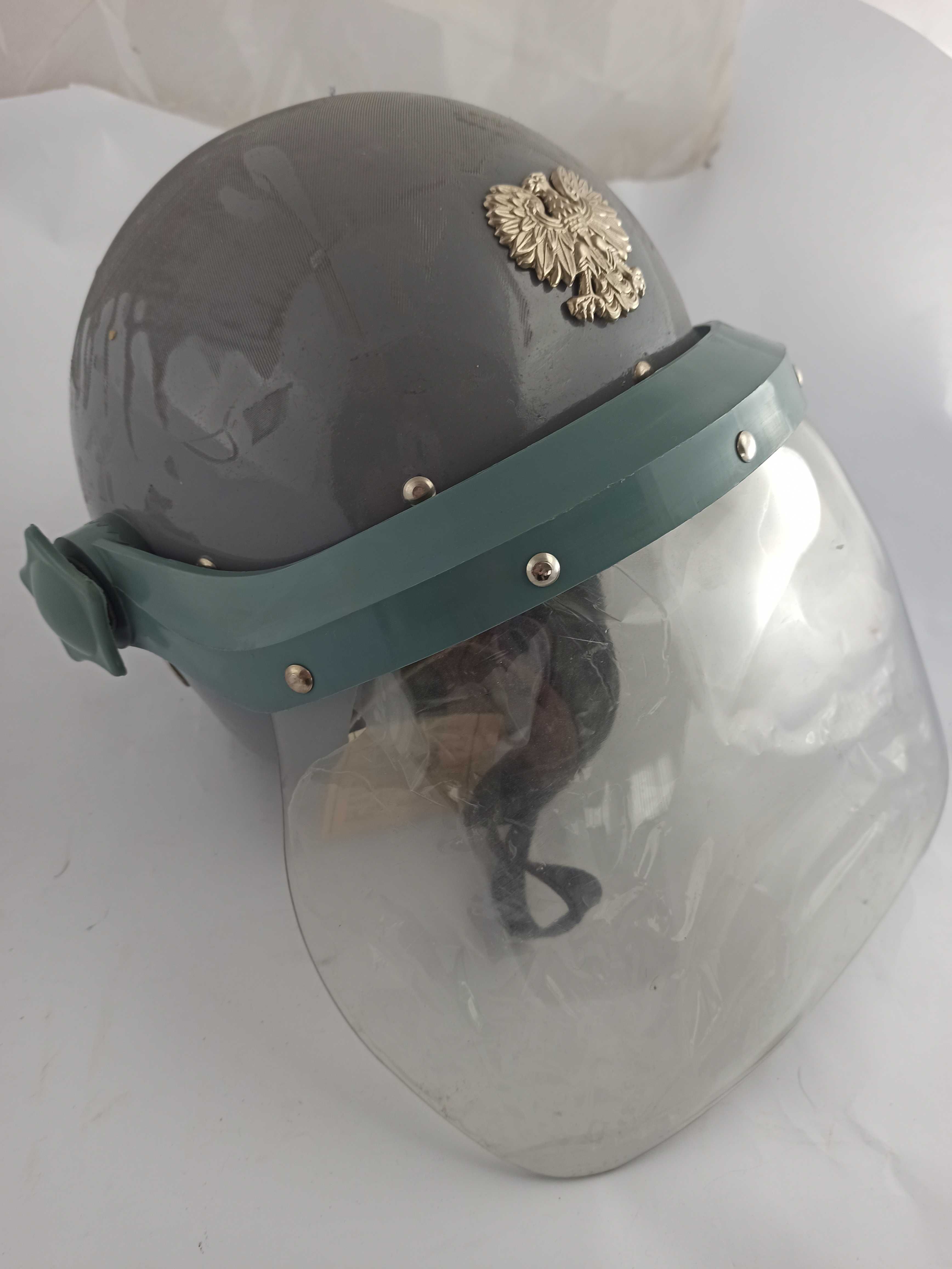 Hełm kask WZ.83 ZOMO MILICJA szturmowy z orzełkiem MILITARIA