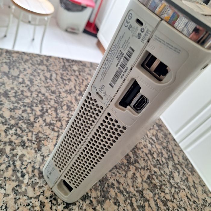 Consola Xbox sem acessórios