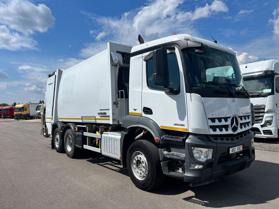Mercedes-Benz AROCS 2536 eur6 FAUN VARIOPRSS522  śmieciarka 1 komorowa 153tkm oś skrętna 3 osiowa prokontraktowy