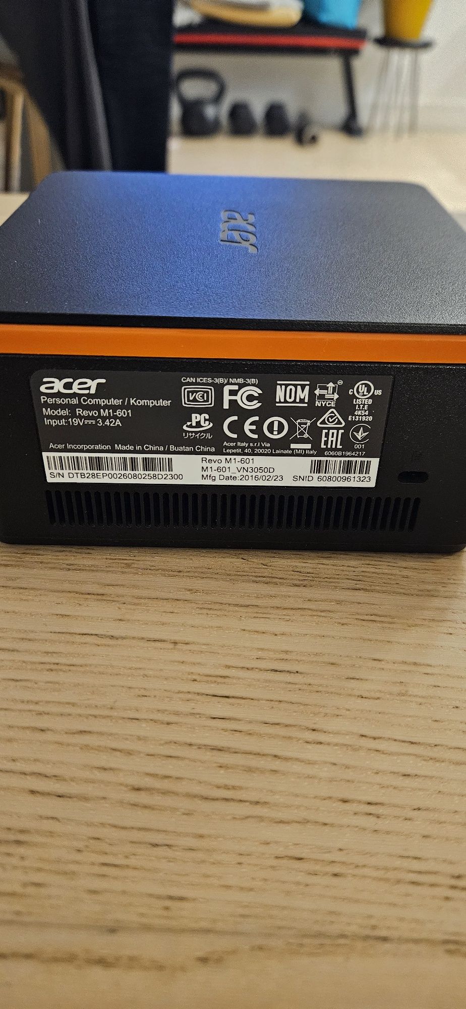 Mini komputer Acer Revo M1-601