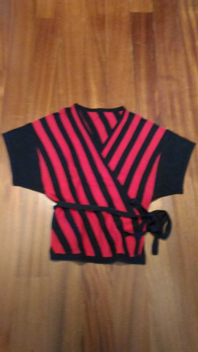 Camisola trespassada em malha.