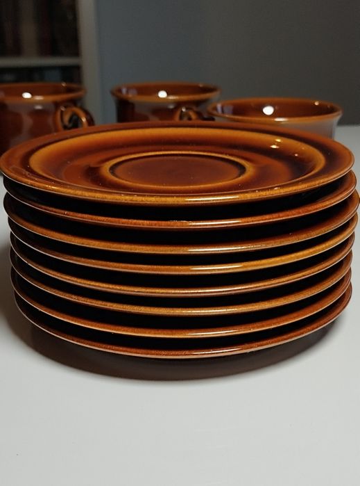 Filiżanki i spodki, brązowy porcelit, PRUSZKÓW