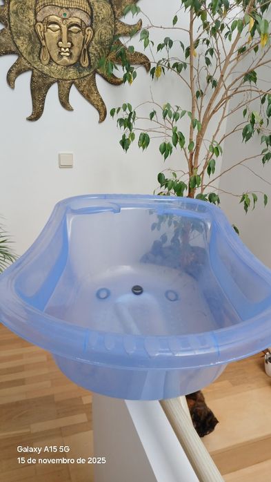 Vendo Banheira de bebé azul com cifão de água