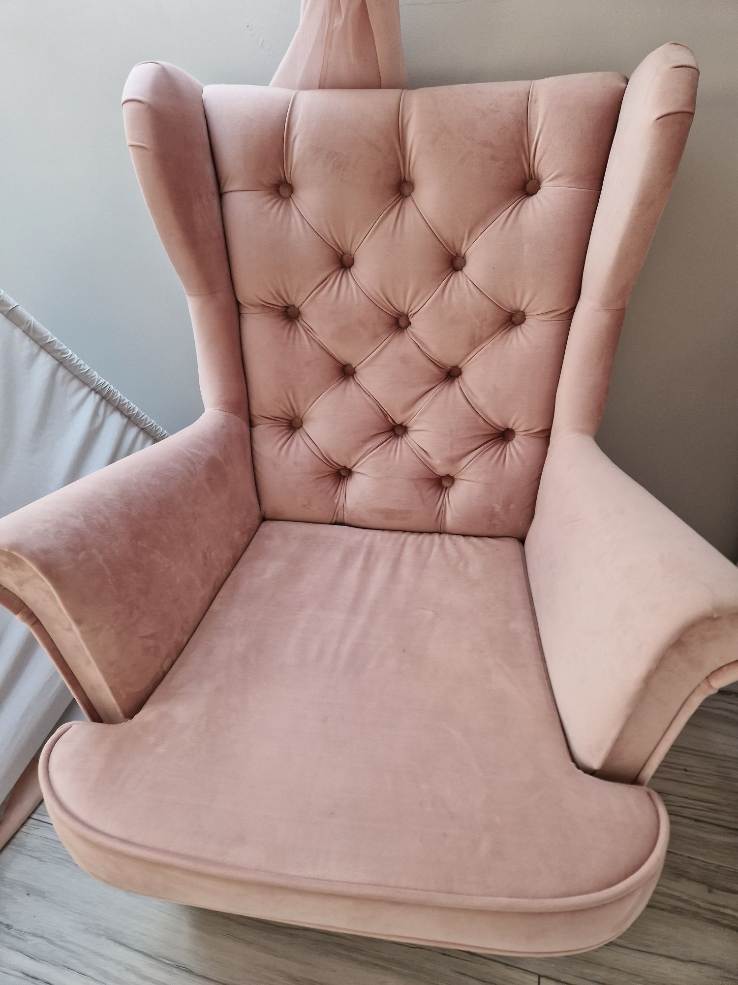 Fotel uszak jasny różowy