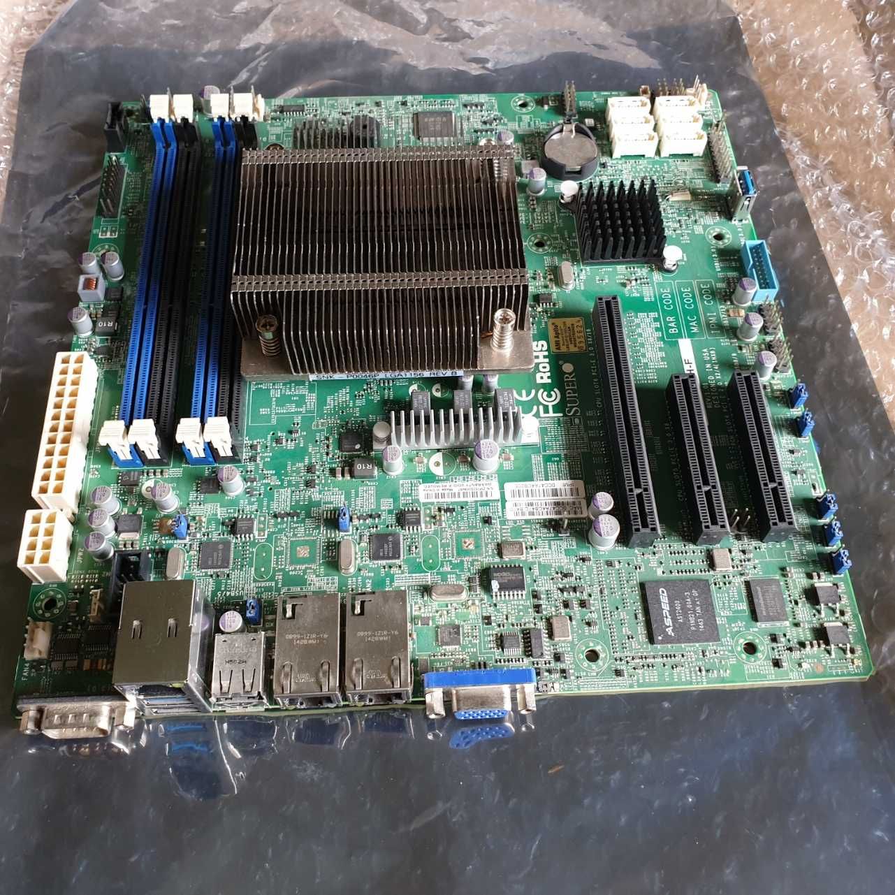 Supermicro X10SLH-F (+radiator 1U, +riser card)