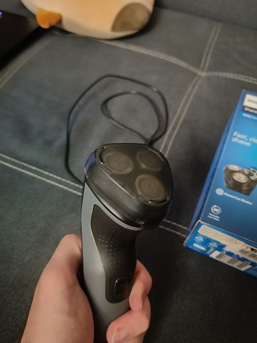 Електро бритва Philips S1142