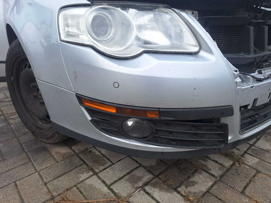 VW Passat B6 zderzak przedni przód lakier LA7W