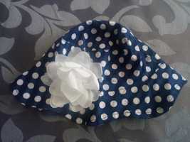 Chapéu azul escuro com flor - tamanho 12/24 meses
