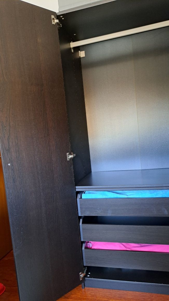 Roupeiro IKEA em preto