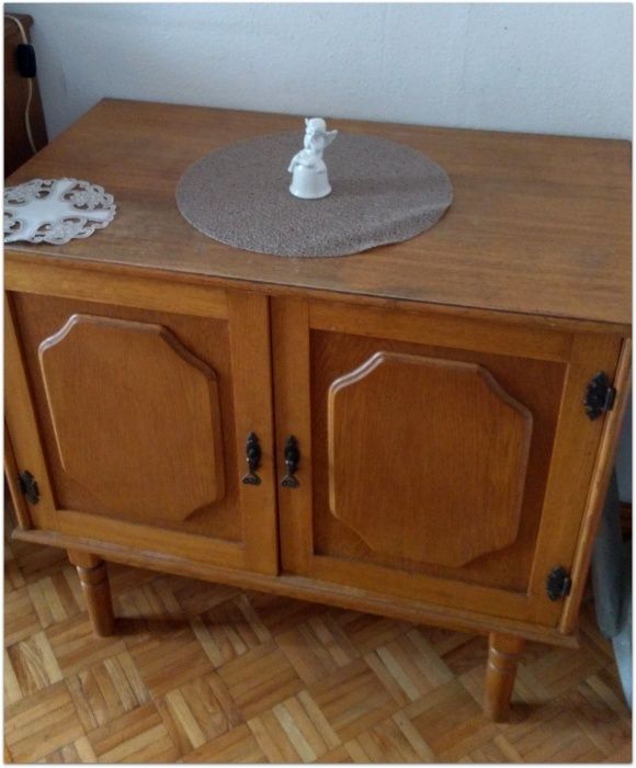 Szafka z drewna dębowego
