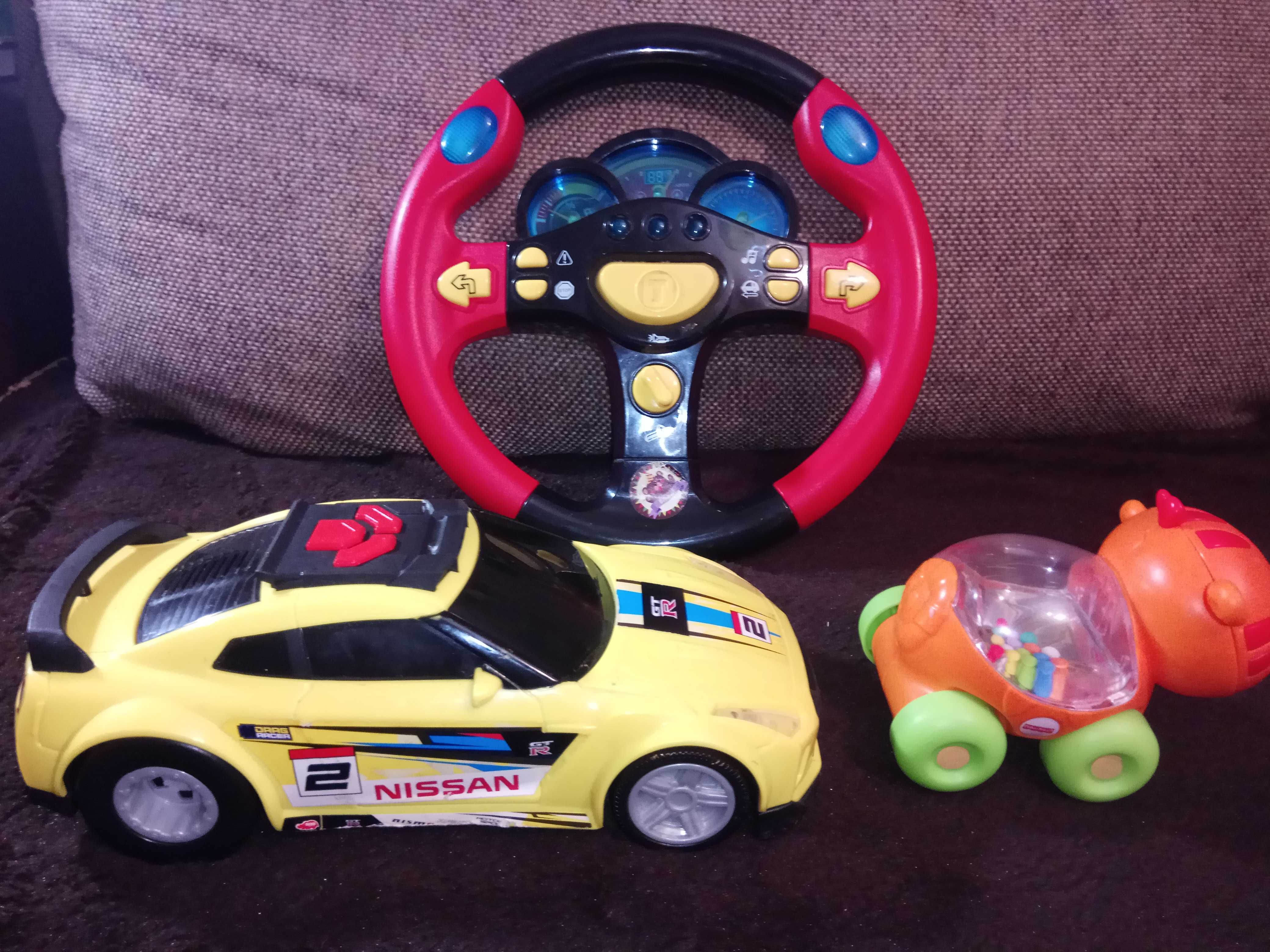 Интерактивный руль, машинка Nissan Dickei Toys и Кошка Fisher Price