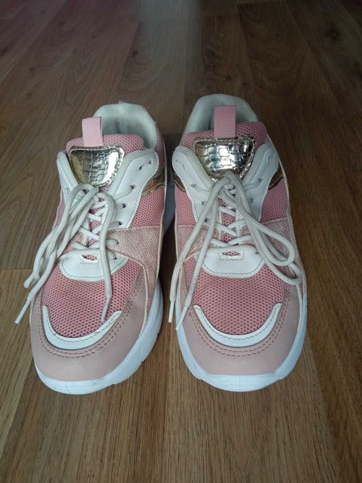 Buty sportowe damskie