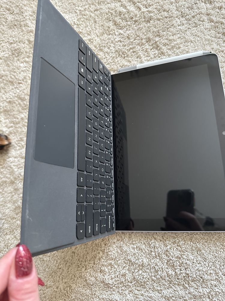 Microsoft Surface Go + klawiatura + rysik + etui