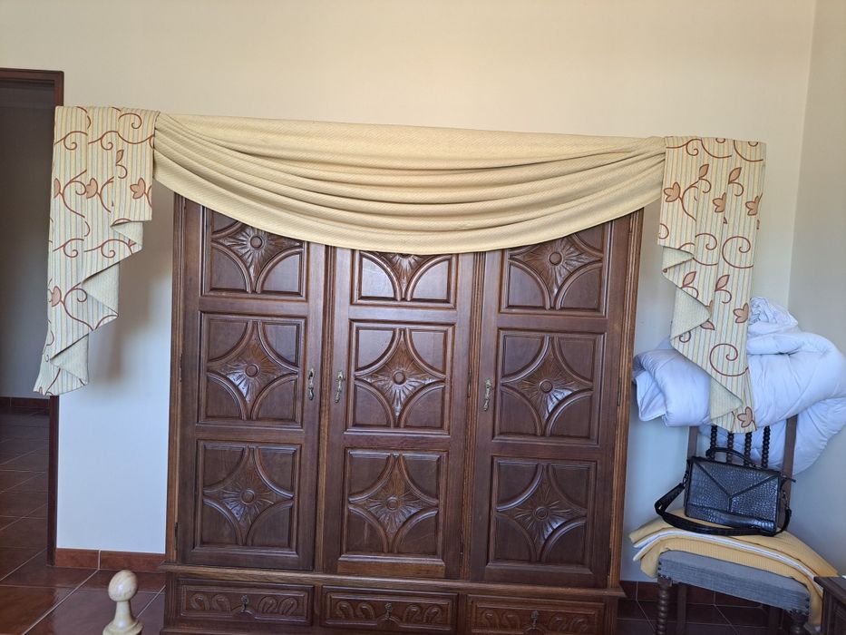 Cortinado em madeira forrado 2300mm