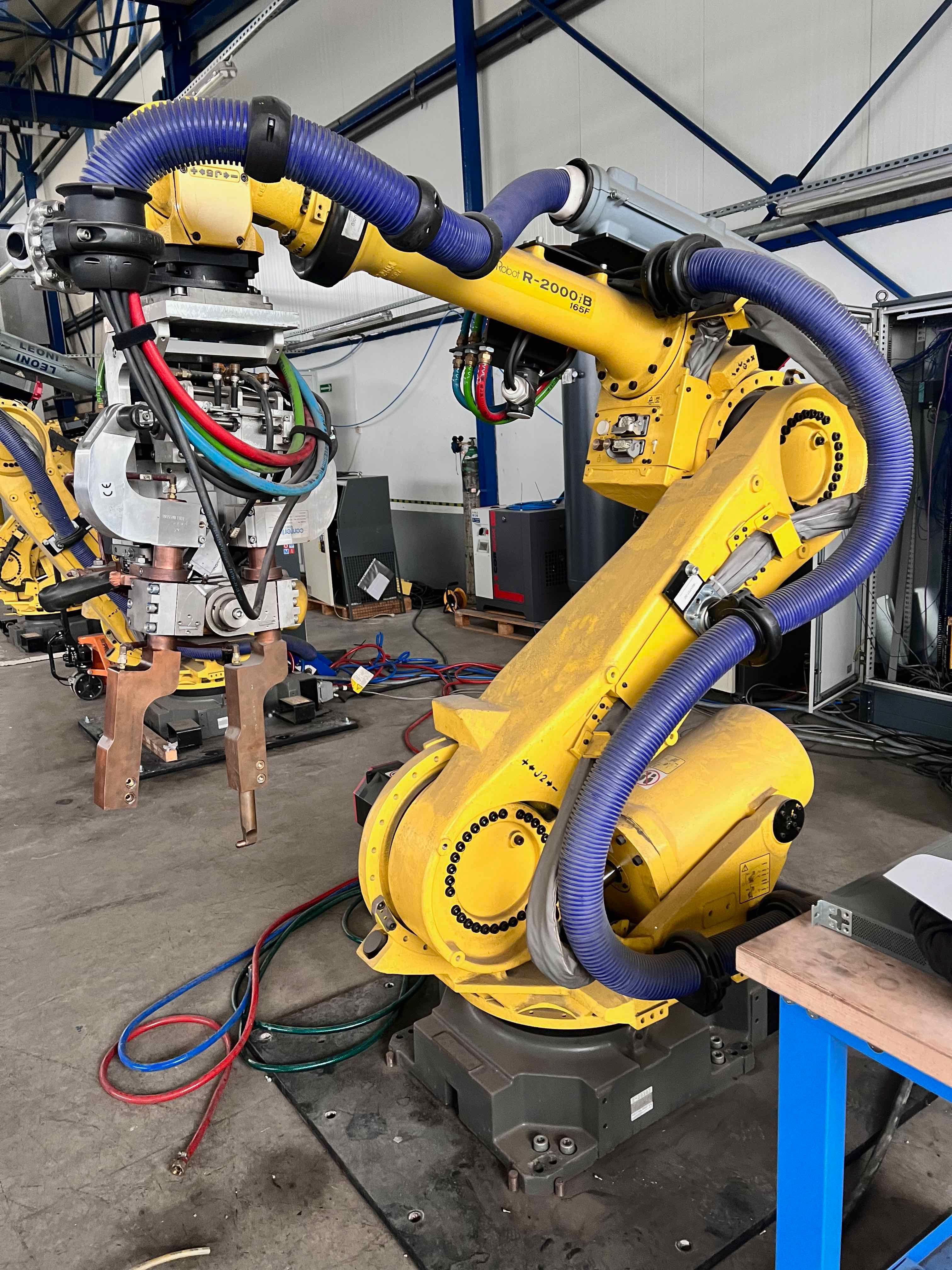 Robot Fanuc R-2000iB 165F R-30iA ze zgrzewarkami oporowymi - x2 szt.