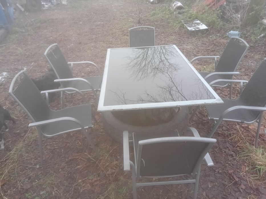 Meble ogrodowe 6 krzeseł metalowe parasol stół szklany zestaw