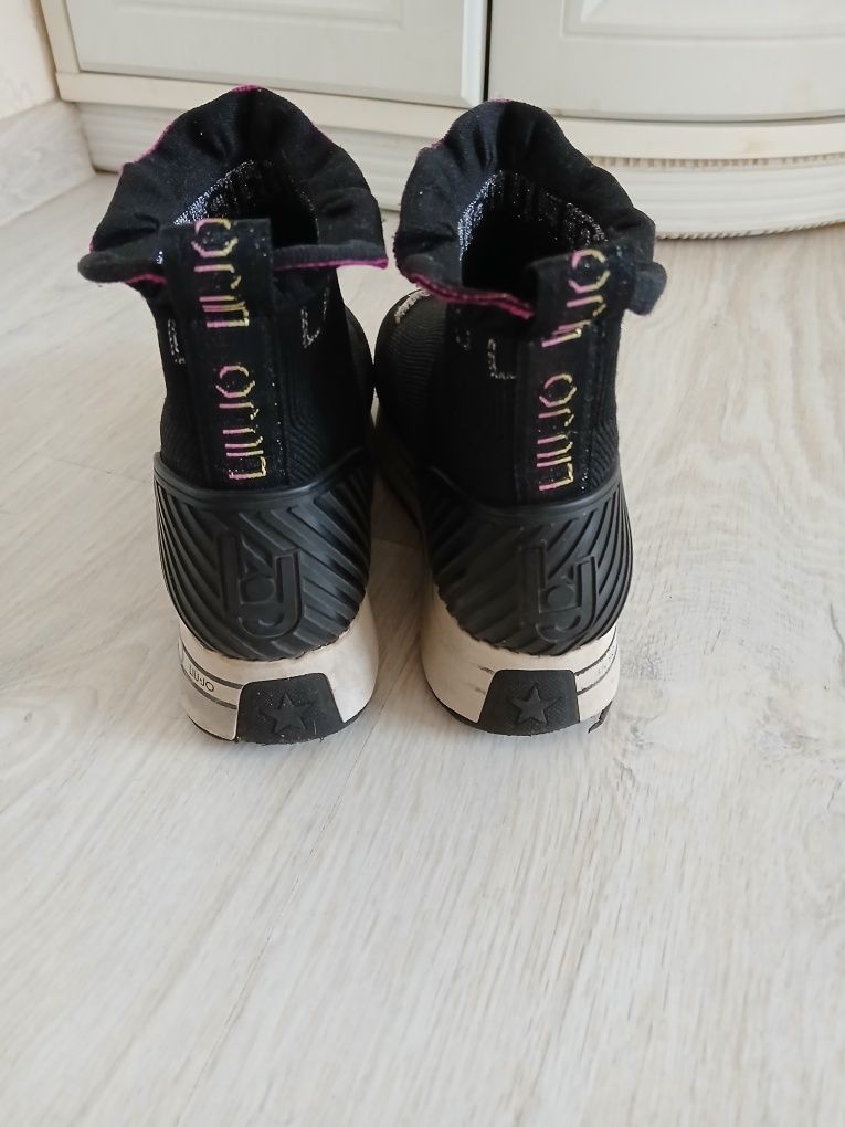 Дуже стильні черевики на дівчинку  бренду Liu Jo 30 р.